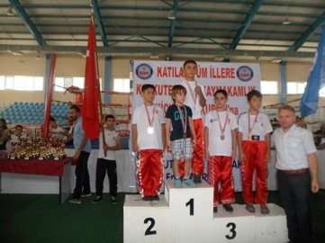 Kick boks’ta Antalya Birinci