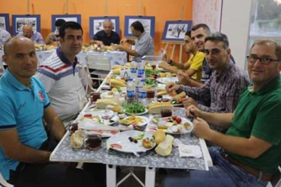 Tunç gençlerle namazda buluştu
