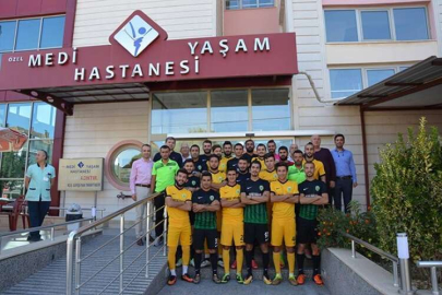 Yaşam yeni formalarla fotoğraf çektirdi