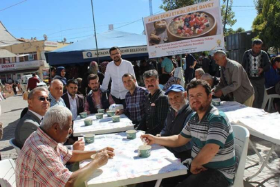 Ak Gençlik aşure ikramında bulundu