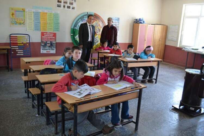 Yıldız köy okullarını geziyor