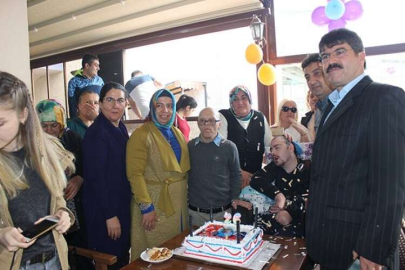 Umut 26 yaşında