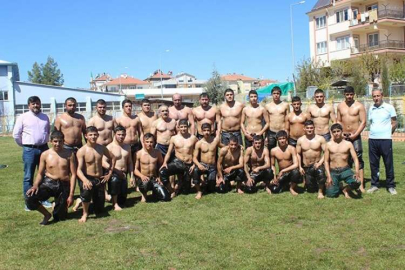 Güreş takımı ilk yağlı idmanı gerçekleştirdi