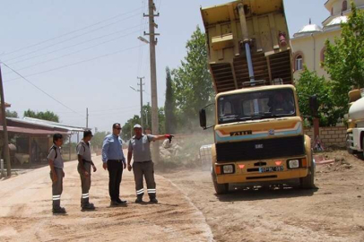 Gümüşlü’de asfalt çalışması yapılıyor