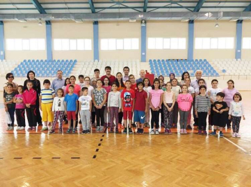 Halk eğitim açılışı voleybolla yaptı