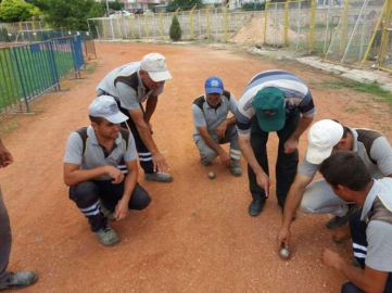 Belediye işçileri Bocce oynadı