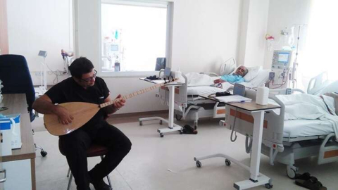 Diyaliz hastalarına müzik dinletisi ile destek