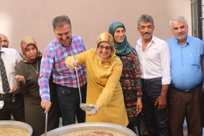 MHP’den aşure ikramı