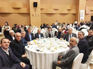 Ak Parti vefa yemeğinde buluştu