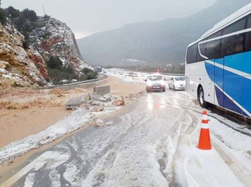Korkuteli’yi fırtına ve sağanak vurdu