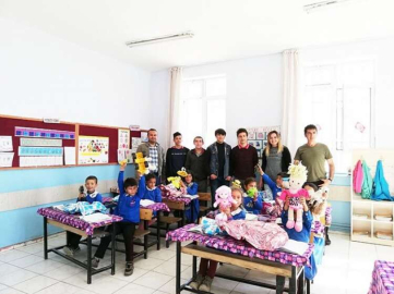 "Minik gülüşün oyuncağımla büyüsün"