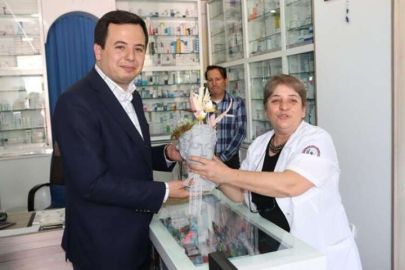 AK Parti eczacıları ziyaret etti