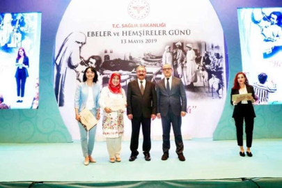 Yılın Ebesi Ankara’dan belgesini aldı