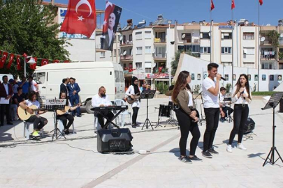 Yine bayram yine Veli Pepe ve korosu