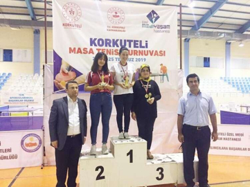 Masa tenisinde kupalar sahiplerini buldu