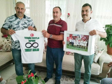 Şampiyon takım Şehit Babasını ziyaret etti