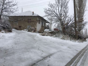 Korkuteli’ye kar yağdı