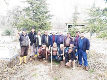 Manay Mezarlığına Sedir ağacı dikildi
