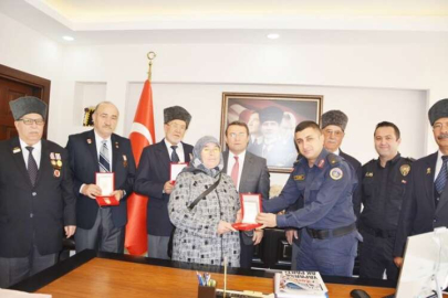 3 Kıbrıs Gazisine madalya verildi