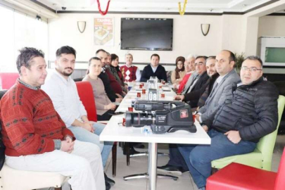 Ak Parti Gazeteciler gününü kutladı