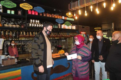 MHP’den esnafa bereket siftahı zarfı