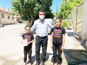 Tak, okulları gezdi