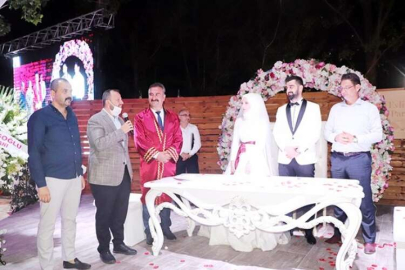  Uğurlu ailesinin mutlu günü