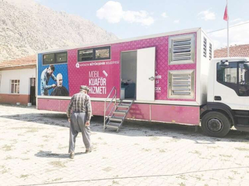 Mobil kuaför Korkuteli’nde hizmet verdi