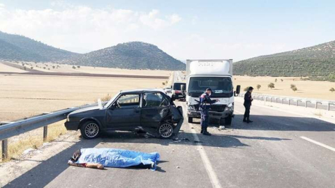 Kamyonetin arkadan çarptığı otomobil sürücüsü hayatını kaybetti   