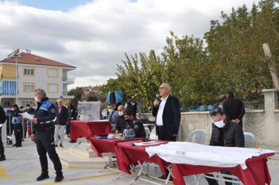 Bazı pazarcılar pazaryerinin taşınmasına tepki gösterdi