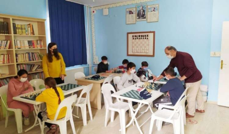  İş Bankası’ndan Alaeddin Okuluna satranç salonu
