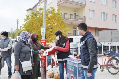 Polisten kadınlara KADES tanıtımı