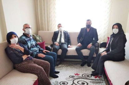 Kaymakam Çimşit, Engelli Aileyi Evinde Ziyaret Etti
