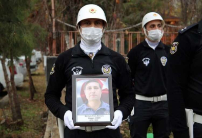 Polis memuru Cirit kalbine yenik düştü