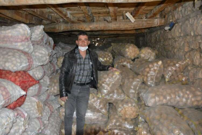   Patates depolarda alıcı bekliyor   