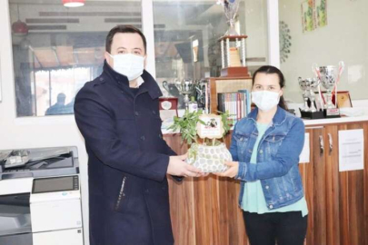 AK PARTİ GAZETECİLER GÜNÜ'NÜ UNUTMADI
