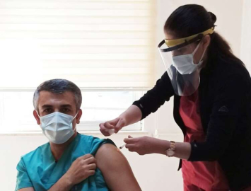 SAĞLIK ÇALIŞANLARINA AŞILAMA BAŞLADI