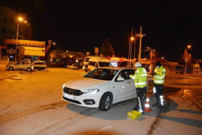 KORKUTELİ'NDE POLİS, ALKOL VE ASAYİŞ UYGULAMASI YAPTI   