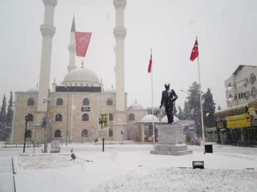  KORKUTELİ BEYAZA BÜRÜNDÜ 