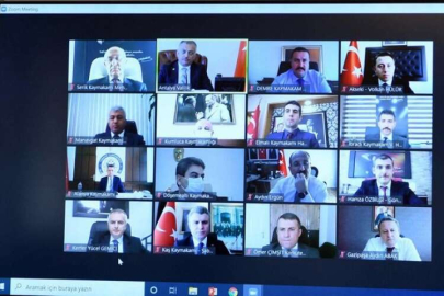 VALİ YAZICI, KAYMAKAMLARLA ONLİNE GÖRÜŞTÜ