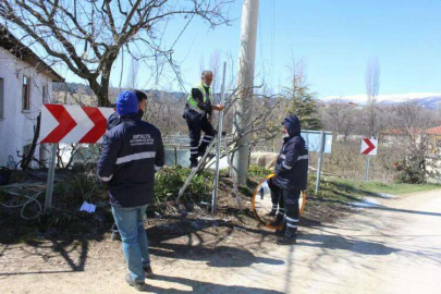 DEREKÖY’DE KÖR NOKTALARA AYNA TAKILDI 