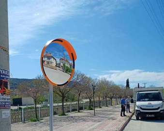 ALAADDİN MAHALLESİ’NDE KÖR NOKTALARA AYNA TAKILDI
