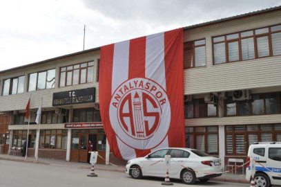 BAŞKAN İŞLEK’TEN ANTALYASPOR’A DESTEK
