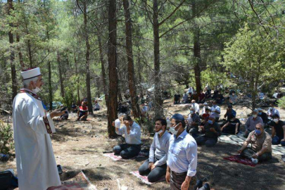 ÇİFTÇİLERDEN YAĞMUR DUASI 