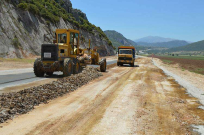 BÜYÜKŞEHİR BELEDİYESİ NALDÖKEN YOLUNU BAKIMA ALDI 