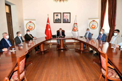 VALİ YAZICI BAŞKANLIĞINDA YARDIM KAMPANYASI TOPLANTISI