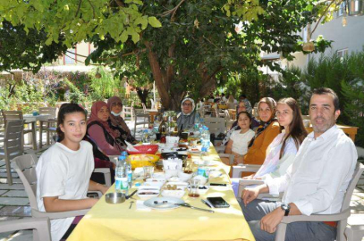 İYİ PARTİLİ KADINLARDAN İSTİŞARE TOPLANTISI