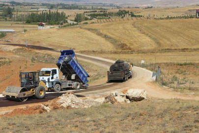  BÜYÜKŞEHİR BAHÇEYAKA VE NEBİLER YOLUNU ASFALTLADI
