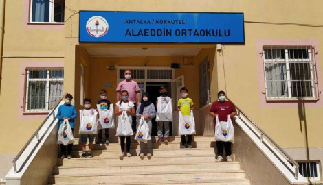  “BİR ÖĞRENCİ DE SEN GİYDİR” PROJESİ SÜRÜYOR