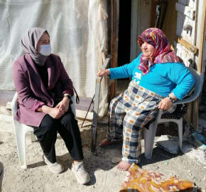 AK KADINLARDAN YAŞLILARA ANLAMLI ZİYARET